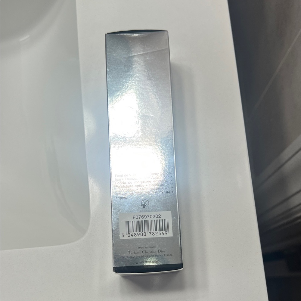 Dior Airflash Foundation in Silver - Picture 5 of 5